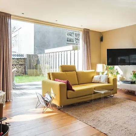 With 2 Bedrooms *