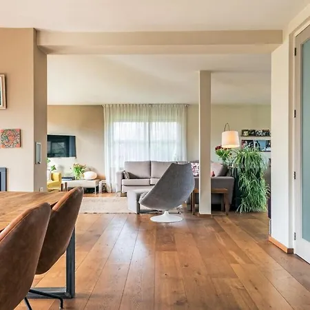 With 2 Bedrooms Prázdninový dům Aagtdorp